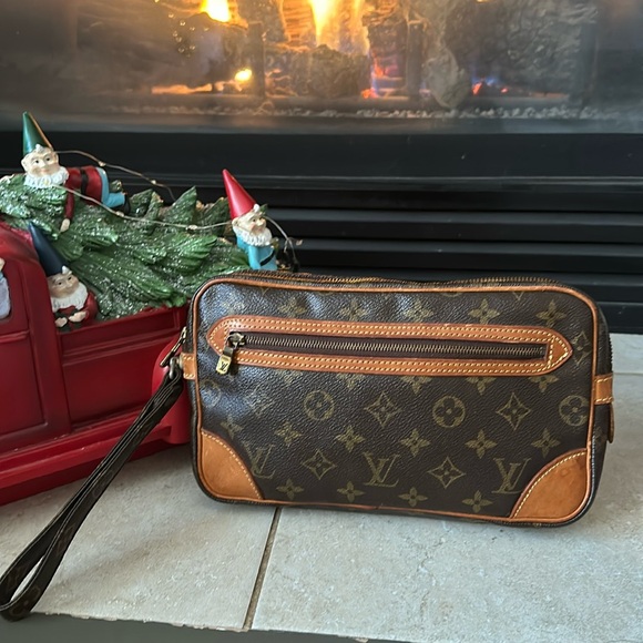 ❄️Blizzard Sale❄️Louis Vuitton Monogram Marly Draggonne Clutch❄️ - Picture 1 of 11